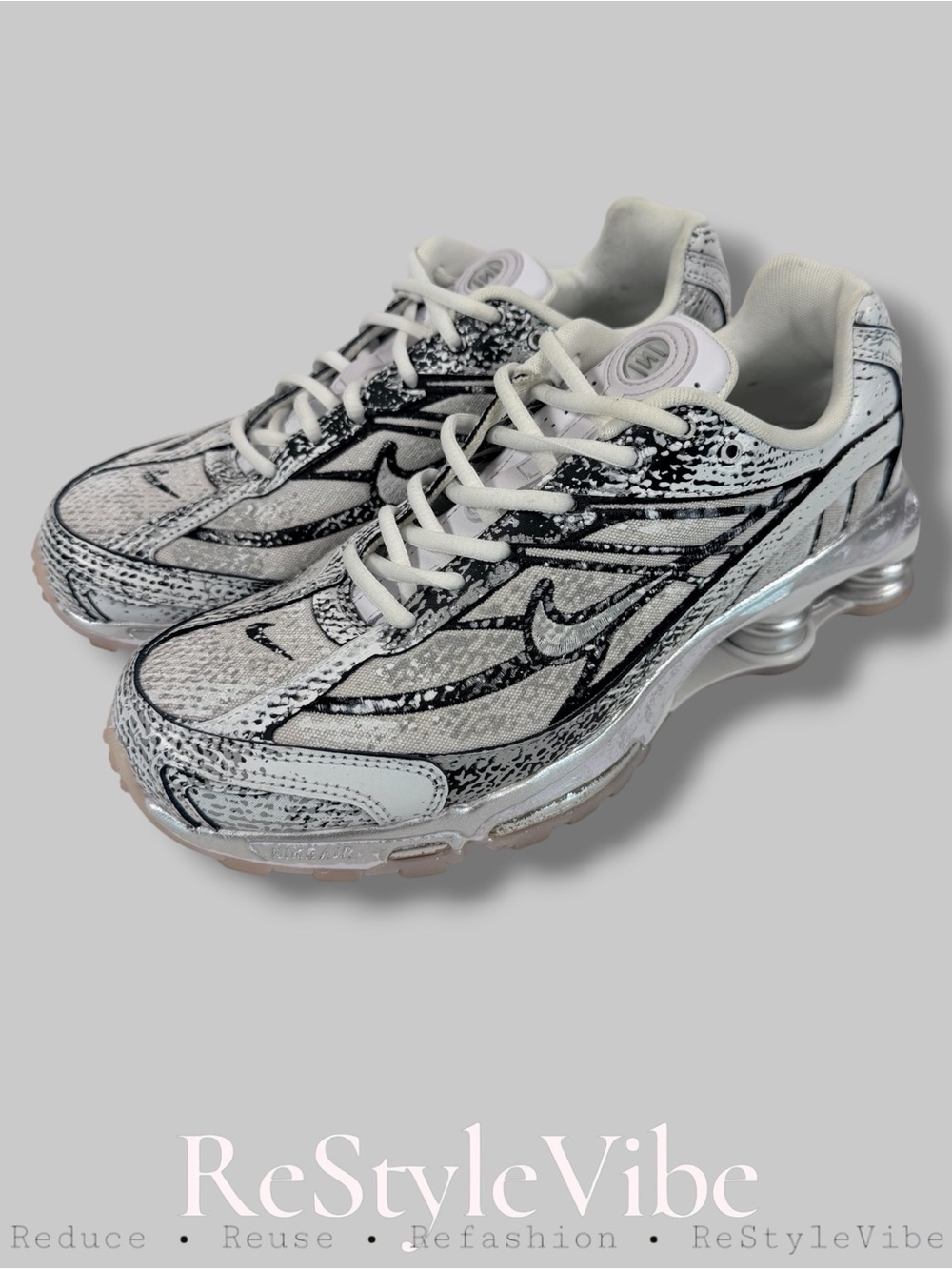 NIKE Men’s Size 9 Shoes Athletic Shox Style Metallic Platinum Colorway